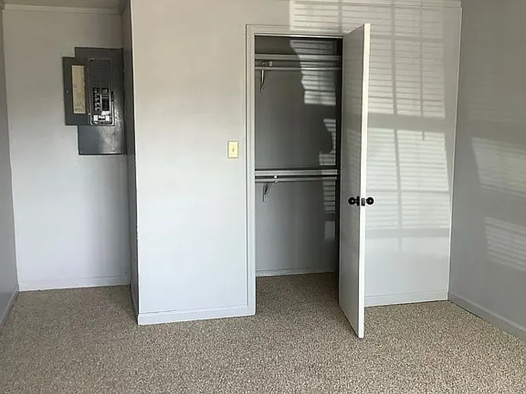 221 SE Wilshire Ave — Photo 15