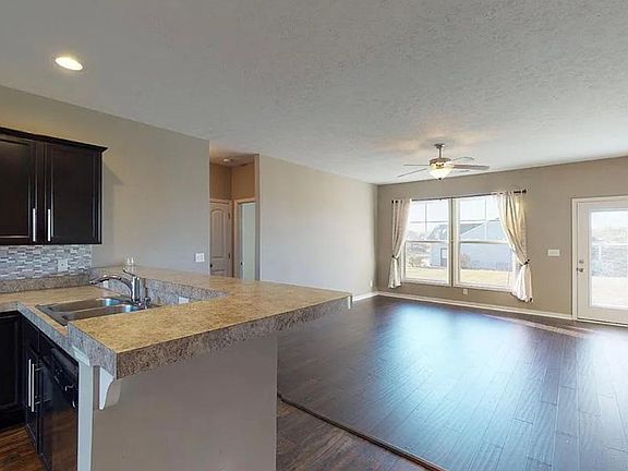 4th image of 2124 Meadowhill Ln