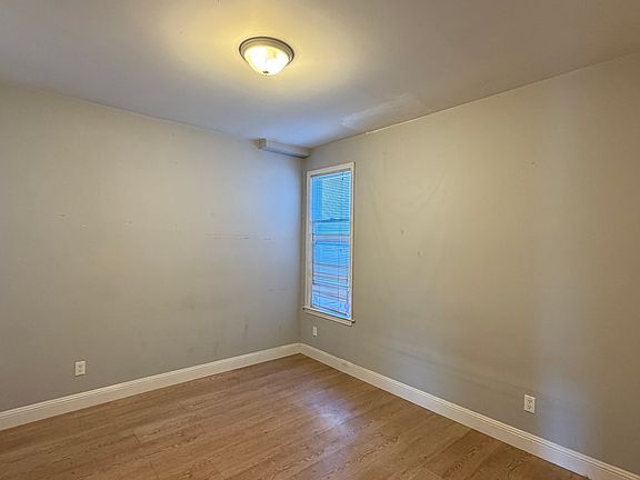 5th image of 40 Niagara Ave #5