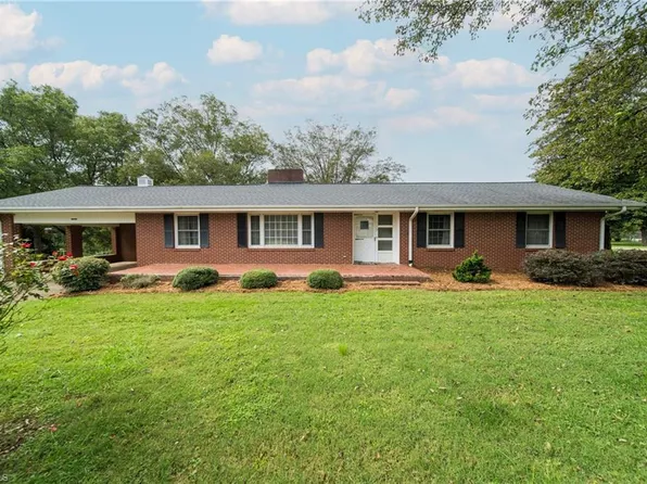 115 Coram Ave, Boonville, NC 27011