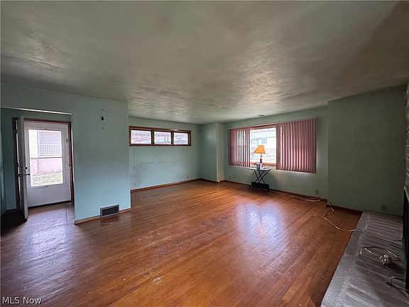 3rd image of 55400 Wabash St