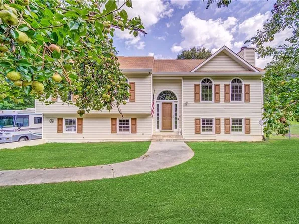 66 Willow Bend Dr, Cartersville, GA 30121