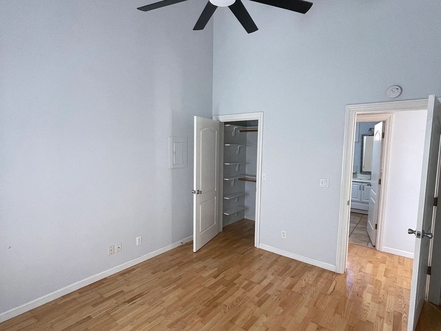 1 bed, 640 sqft, $3,025 — Photo 2