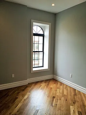 Rented by EXR | media 5