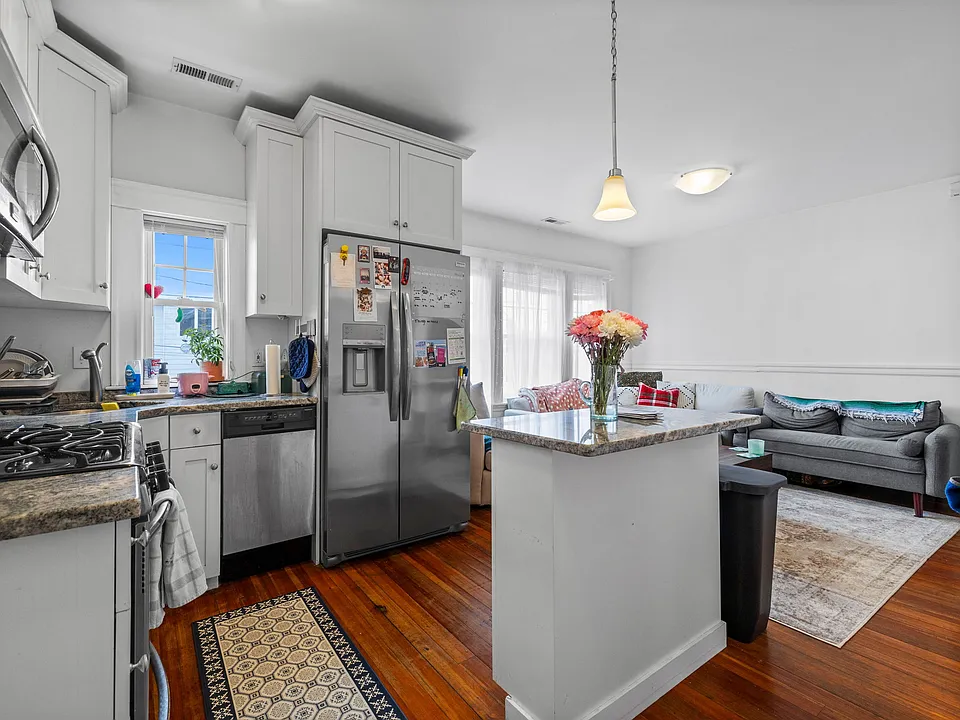 80 Bowdoin St #1R