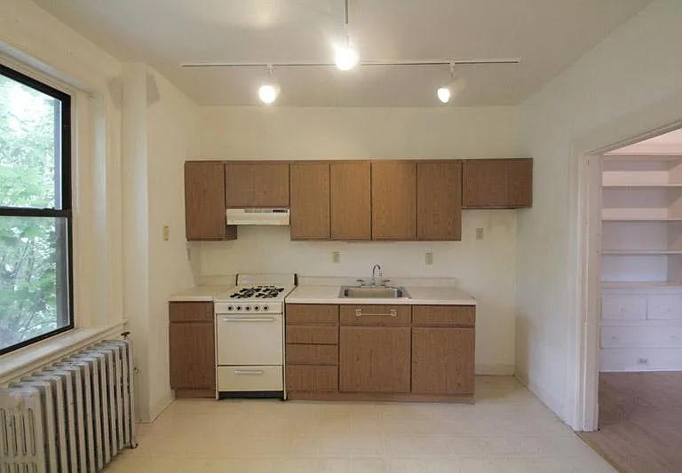 200 Kelly Ave #2 — Photo 2