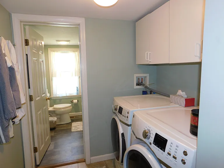 70 E Grand Ave — Photo 27