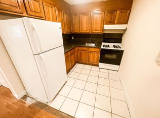 14141 Pershing Cres, Jamaica, NY 11435