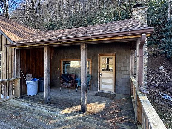 3rd image of 232 Konnarock Rd