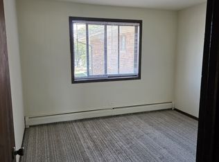 15712 Reynolds Ln, Oak Forest, IL 60452