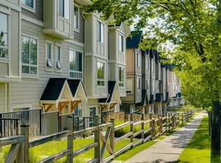 958 S Sherwood Blvd NW, Calgary, AB T3R 0V3