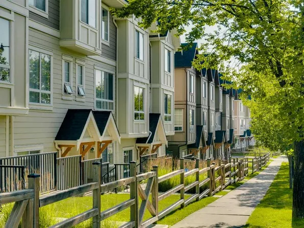 958 S Sherwood Blvd NW, Calgary, AB T3R 0V3