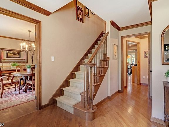 4th image of 13 Oaklawn Dr
