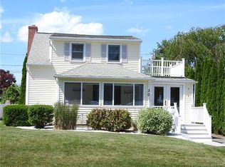 30 Clinton Ave, Old Saybrook, CT 06475