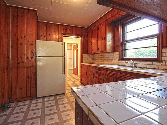 5th image of 343 Clifford Ave