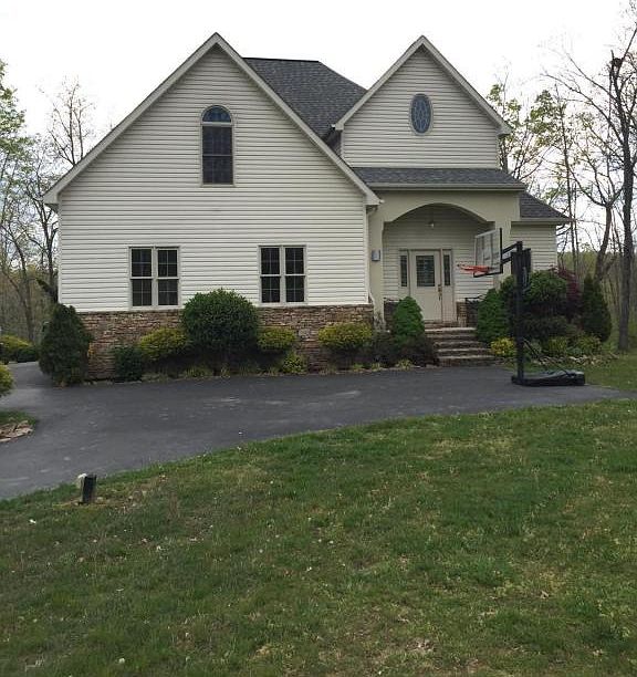1st image of 235 Magnolia Ln