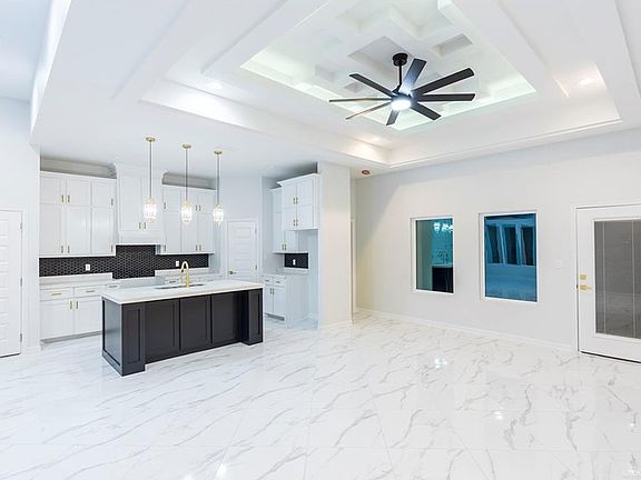 3rd image of 306 Catalina Ave