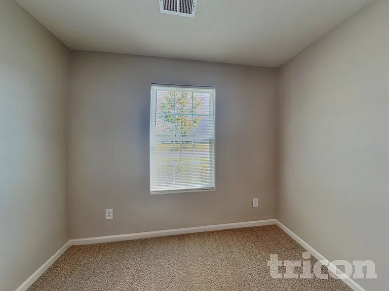 145 Bounding Ln — Photo 11