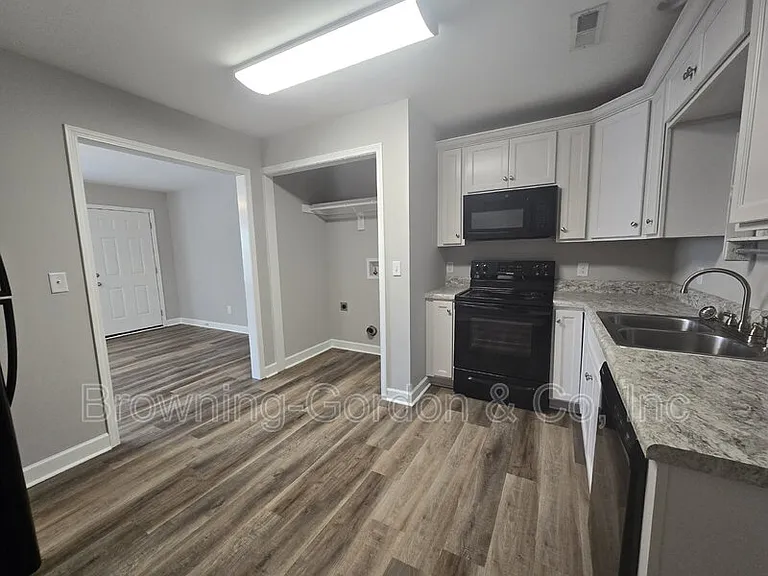 736 Baugh Rd — Photo 4