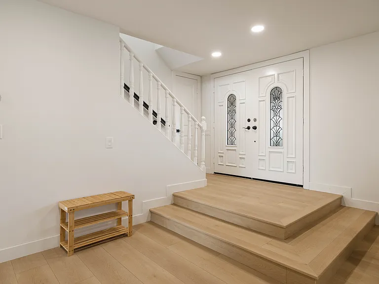 24262 Lysanda Dr — Photo 16