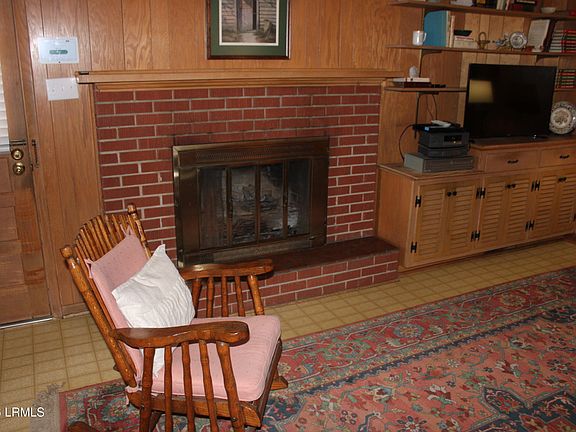 5th image of 1013 Allen St