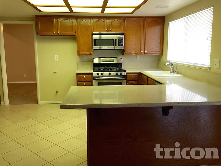 320 Oliveiro Ct — Photo 3