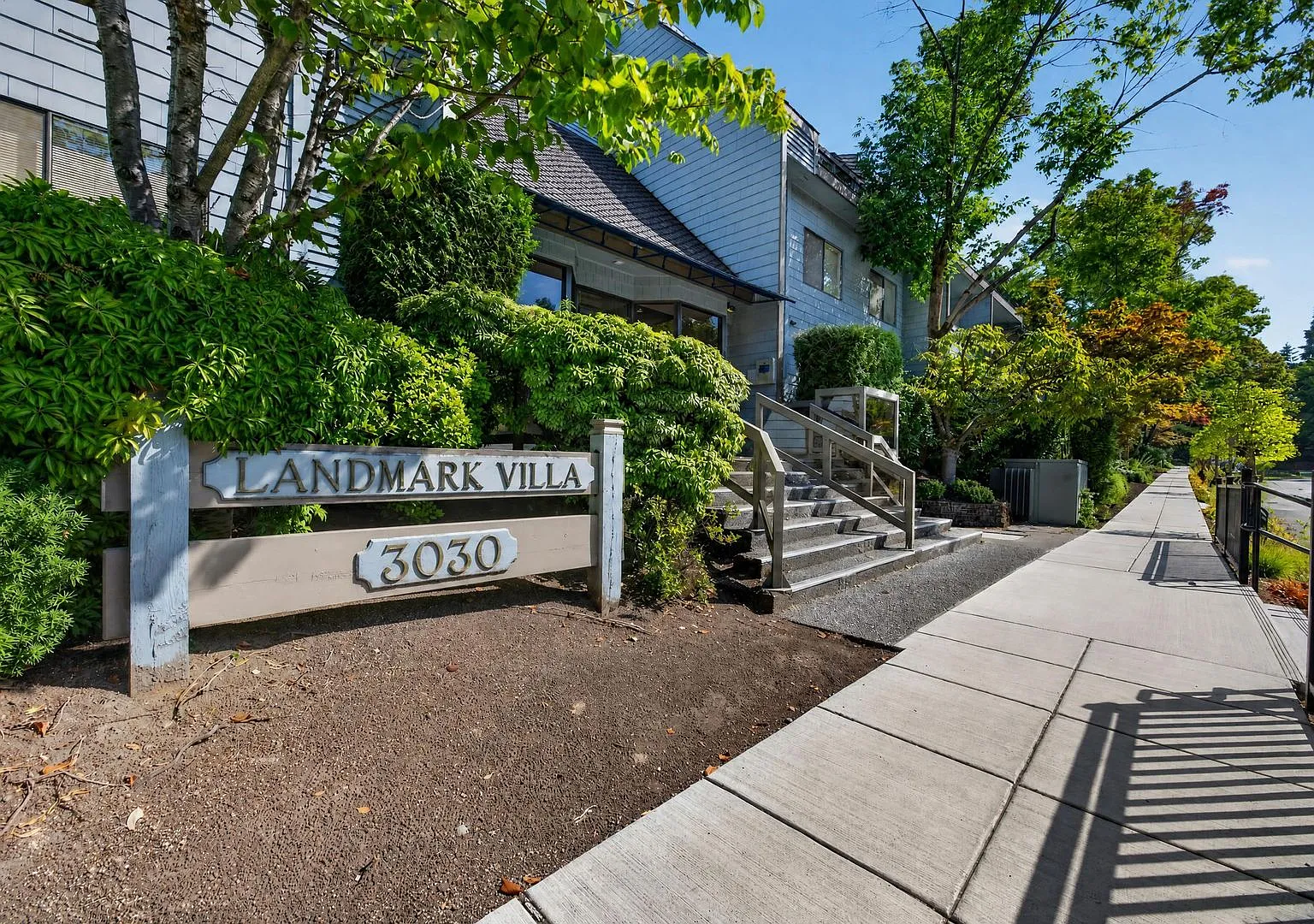 Beautifully Remodeled 2BR Condo in Downtown Mercer Island — Photo 1