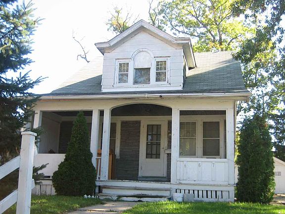 2nd image of 667 S Oak Park Ct