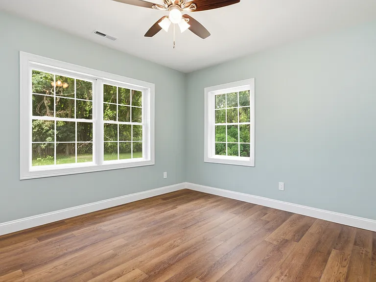 470 Oakville Ave — Photo 33
