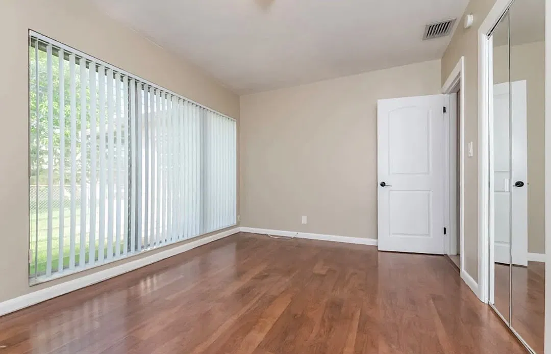 3 bed, $1,600 — Photo 2