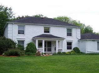 1861 Hunters Ridge Dr, Bloomfield Hills, MI 48304