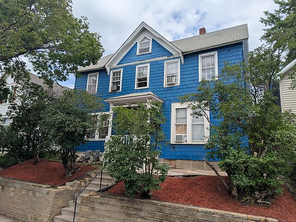 2nd image of 23 Acker St W