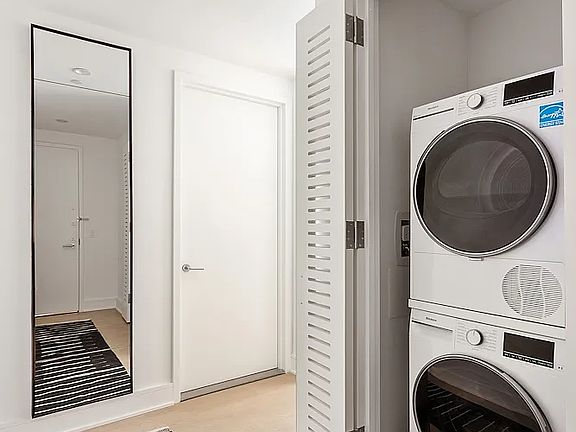 5th image of 4322 Queens St APT 618