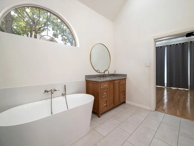 1004 Chimney Hill Trl — Photo 22