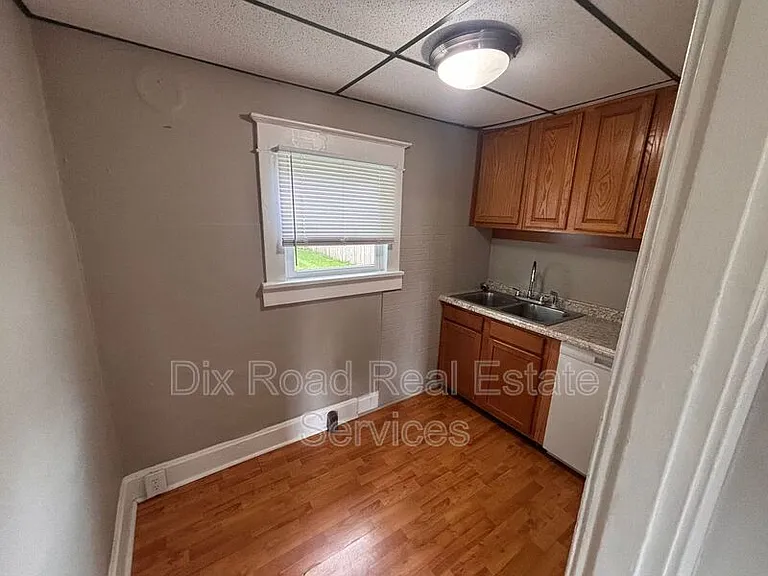 1022 Auburn St — Photo 12
