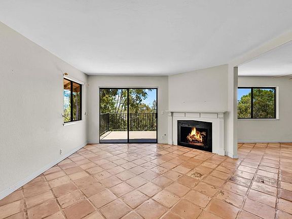 3rd image of 3036 Avenida Christina