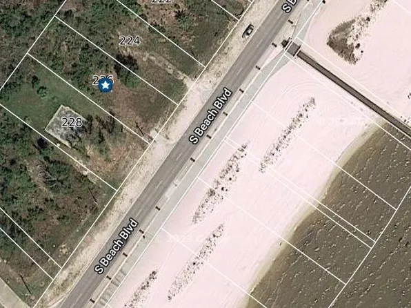 226 S Beach Blvd, Waveland, MS 39576