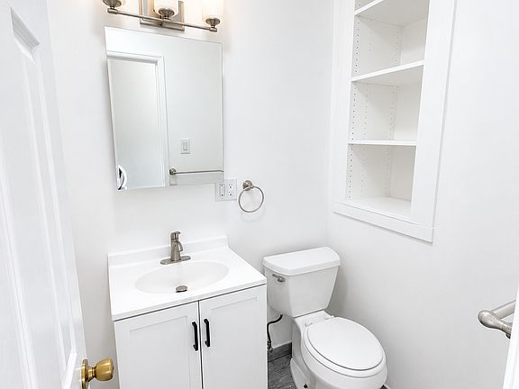 3rd image of 2142 Bleecker St #2