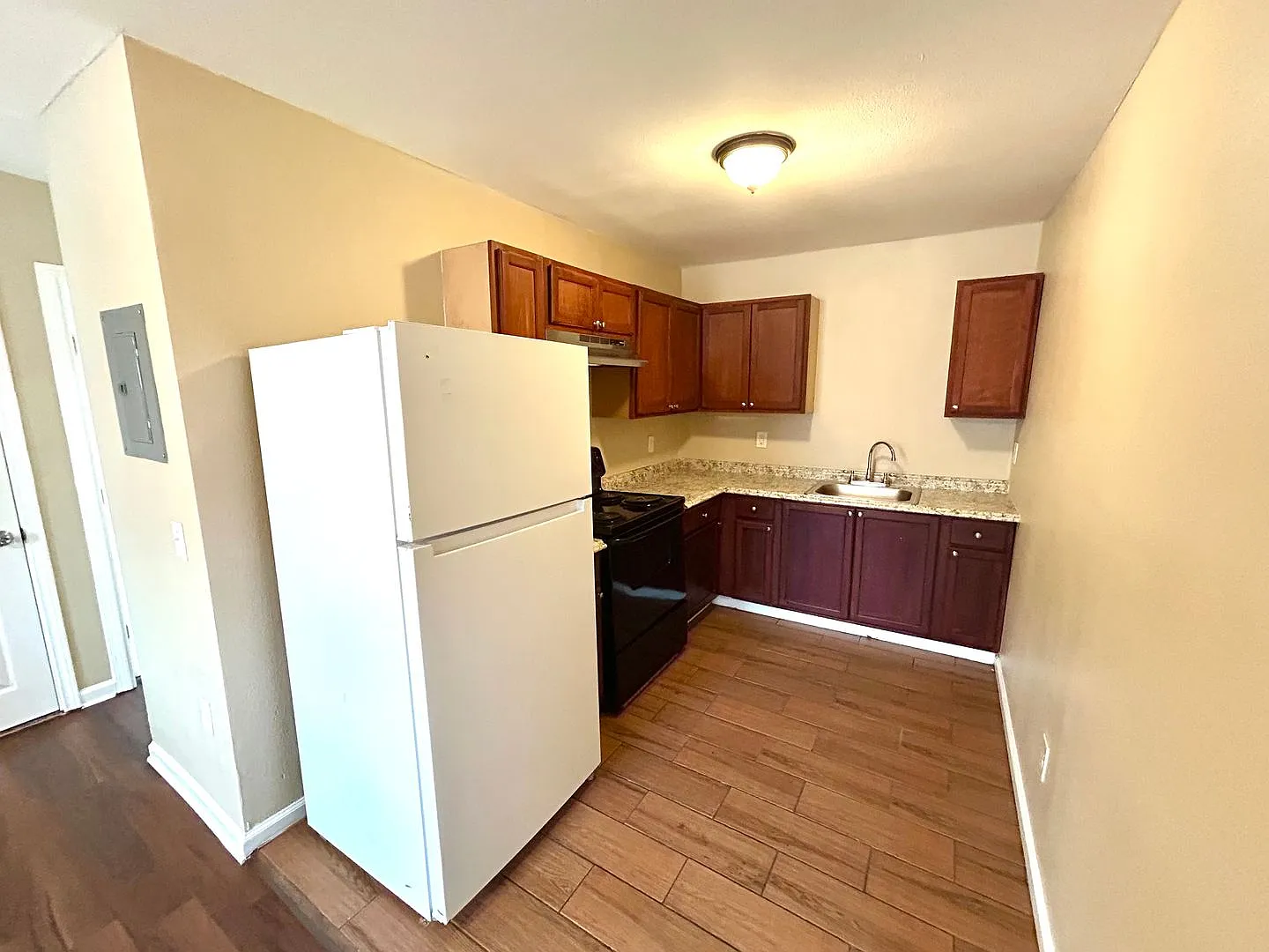 *Move In Special* 2 Bedroom / 1 Bath Unit Near Lackland Afb! — Photo 4