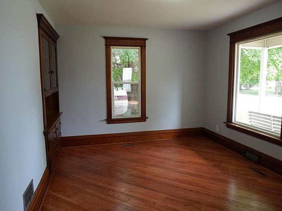 2nd image of 207 E Jayne St