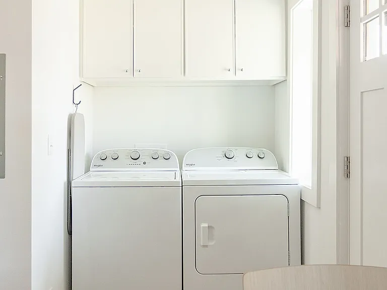 514 E Greeley St — Photo 5