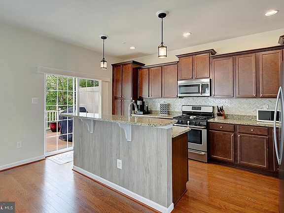 3rd image of 1022 Red Clover Rd
