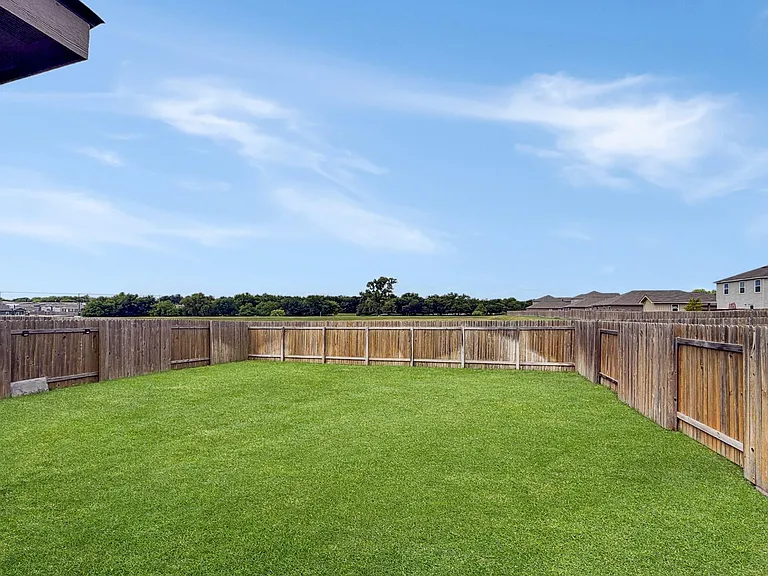 112 Allington Cir — Photo 24