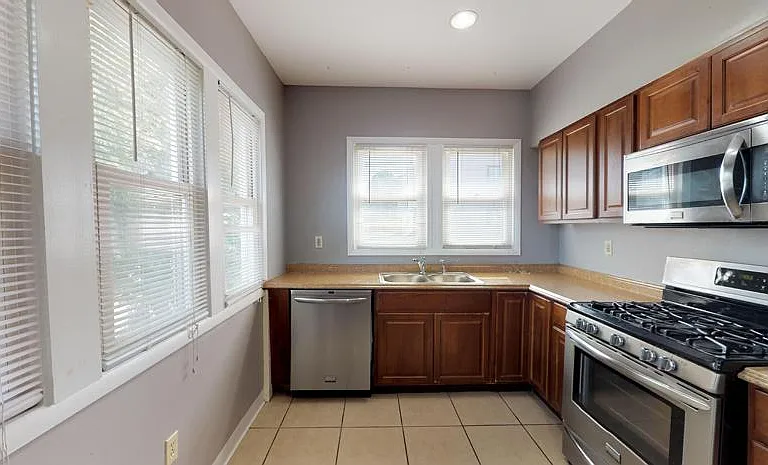 201 Comstock Ave #2R — Photo 11
