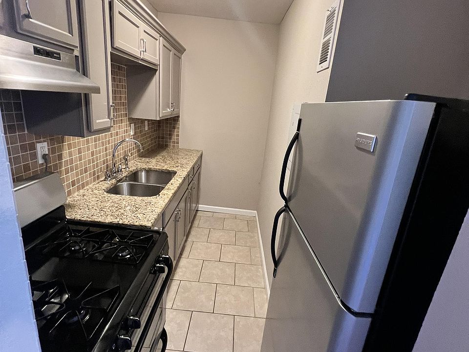 1st image of 1305 E Armour Blvd #11043292