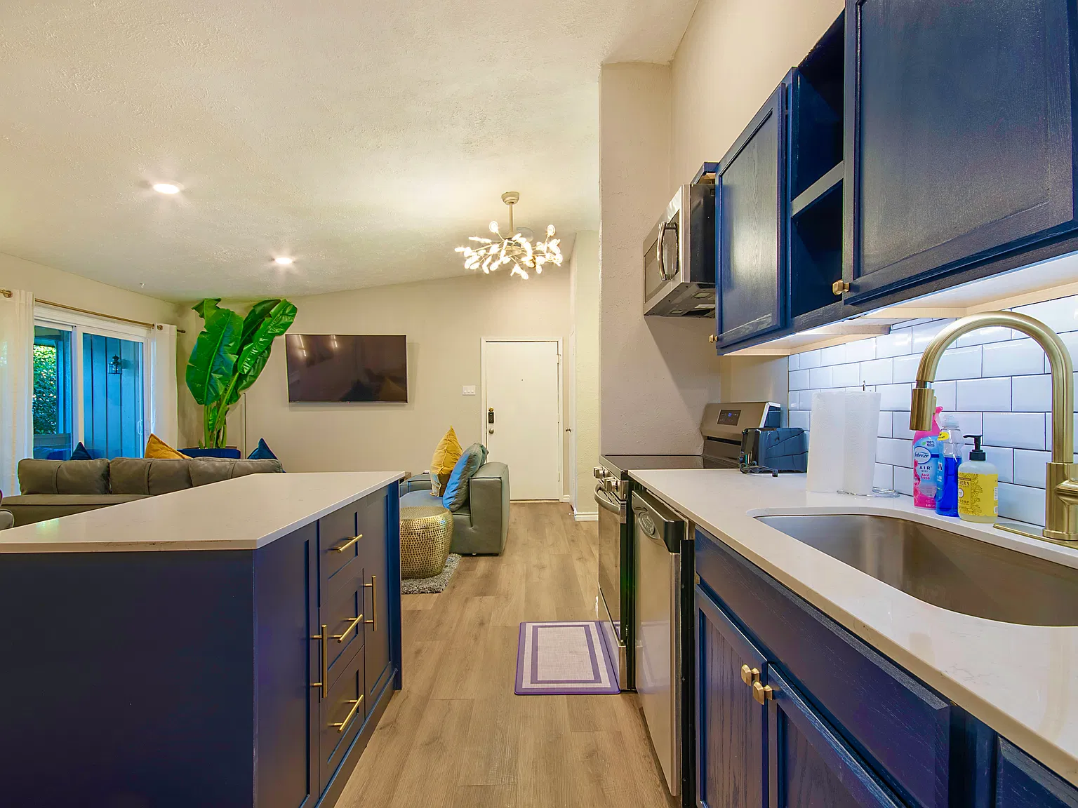 2627 Douglas Ave — Photo 4