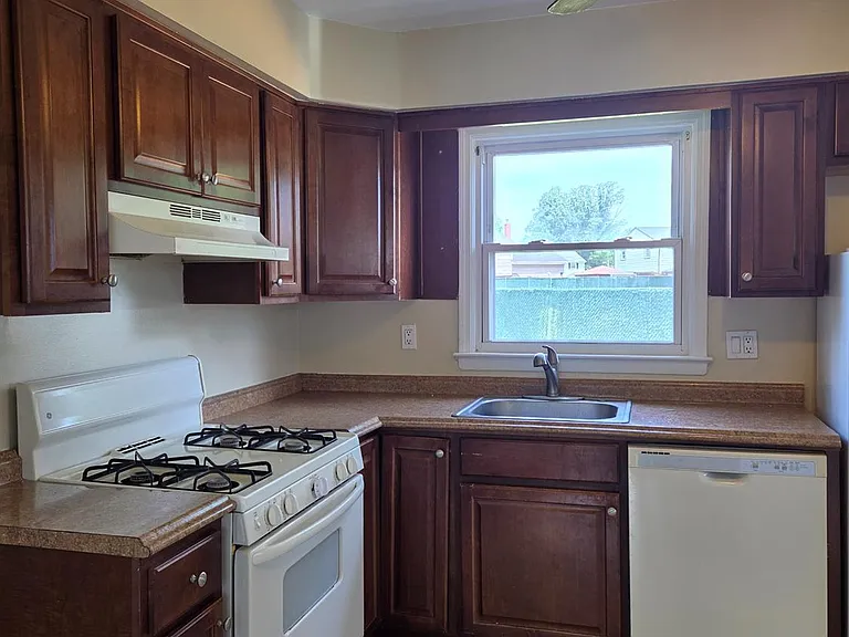 8 Chester Ct — Photo 11