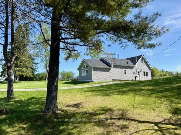2211 Hitchcock Rd W, Kingston, ON K7G 2V5