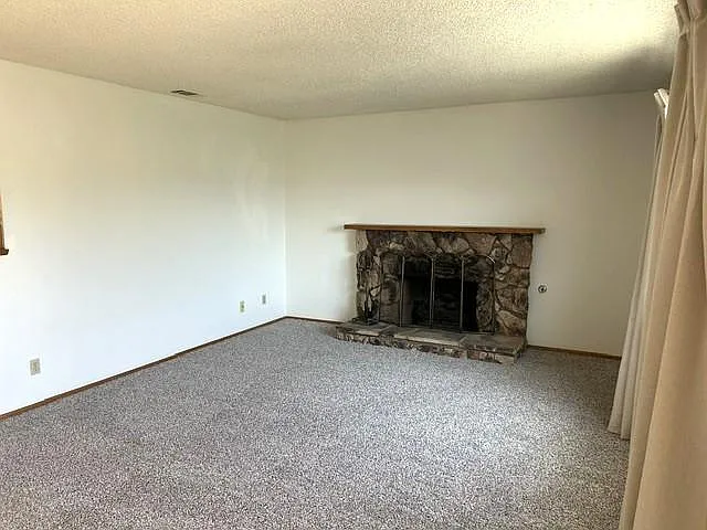 781 Somerset Ct — Photo 3