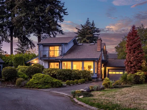 4246 Maimie Pl, Saanich, BC V8N 5T4